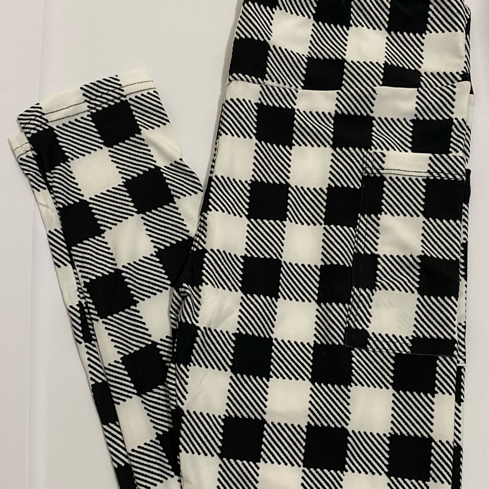 NWT One Size Buffalo Plaid Leggings❤️